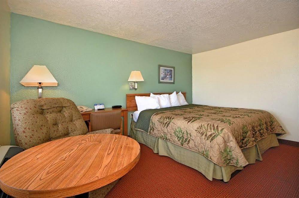 Super 8 By Wyndham Alamogordo - White Sands Exterior photo