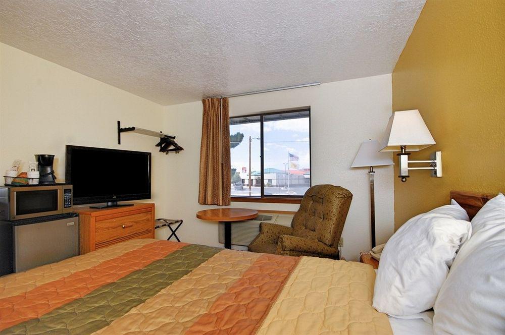 Super 8 By Wyndham Alamogordo - White Sands Exterior photo